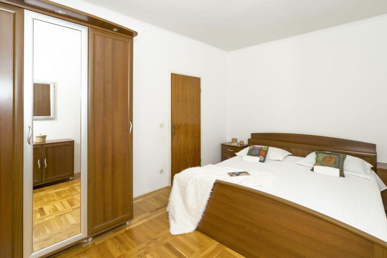 Little Place Near Sea Apartman Appartement Jesenice  Buitenkant foto